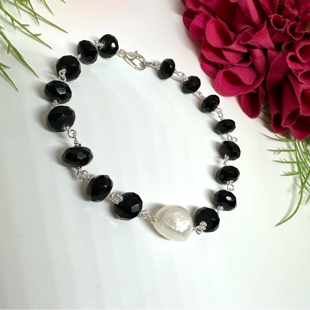 NEW⚜️Freshwater Pearl & Black Crystal Glass Beaded Bracelet - Picture 4 of 6